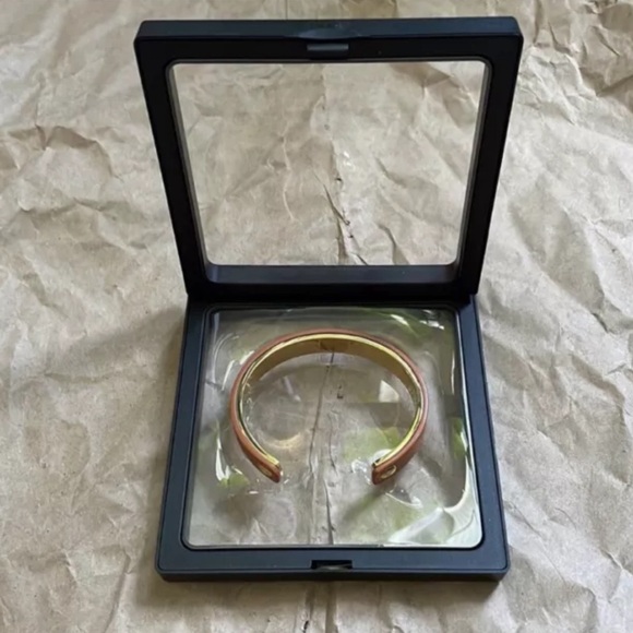 NWT/Cuff Bracelet Gold tone "C'est La Vie"•Gift Any Occasion•Adjustable Unisex - Picture 3 of 5